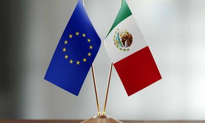Vlaggetjes Mexico en Europa naast elkaar